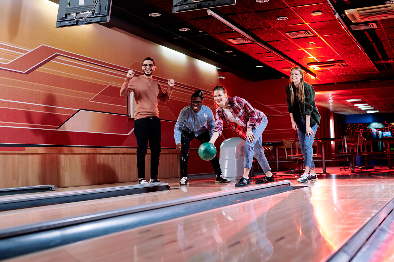 bowling-indoor